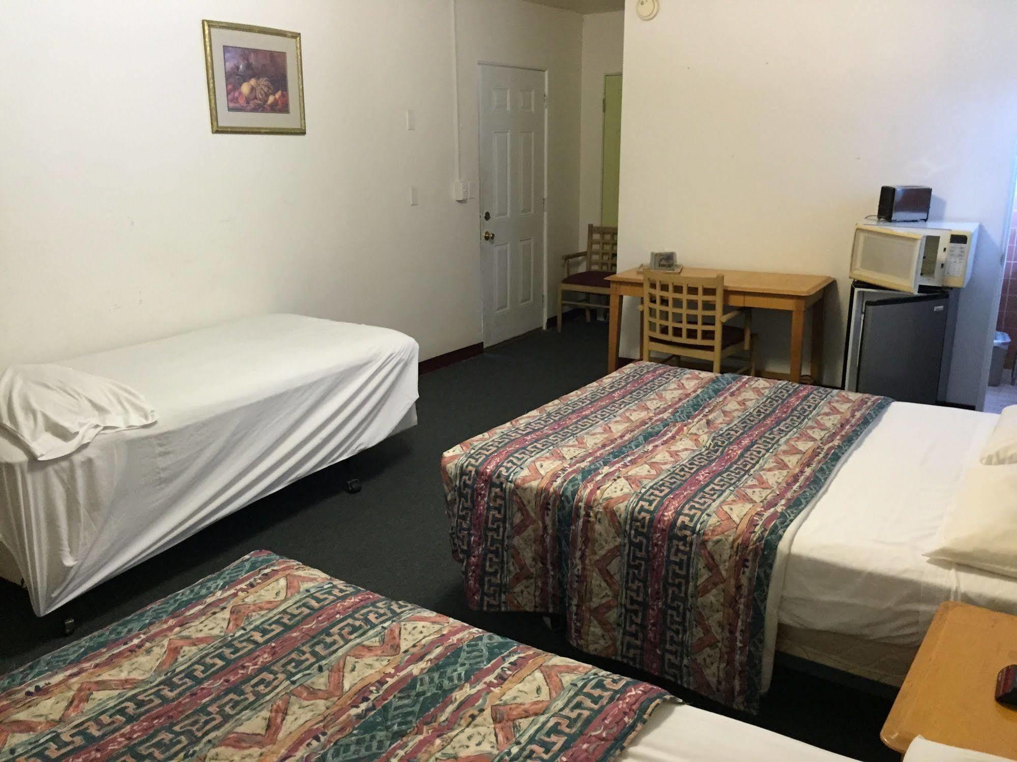Travel Inn Of 赛百灵 外观 照片