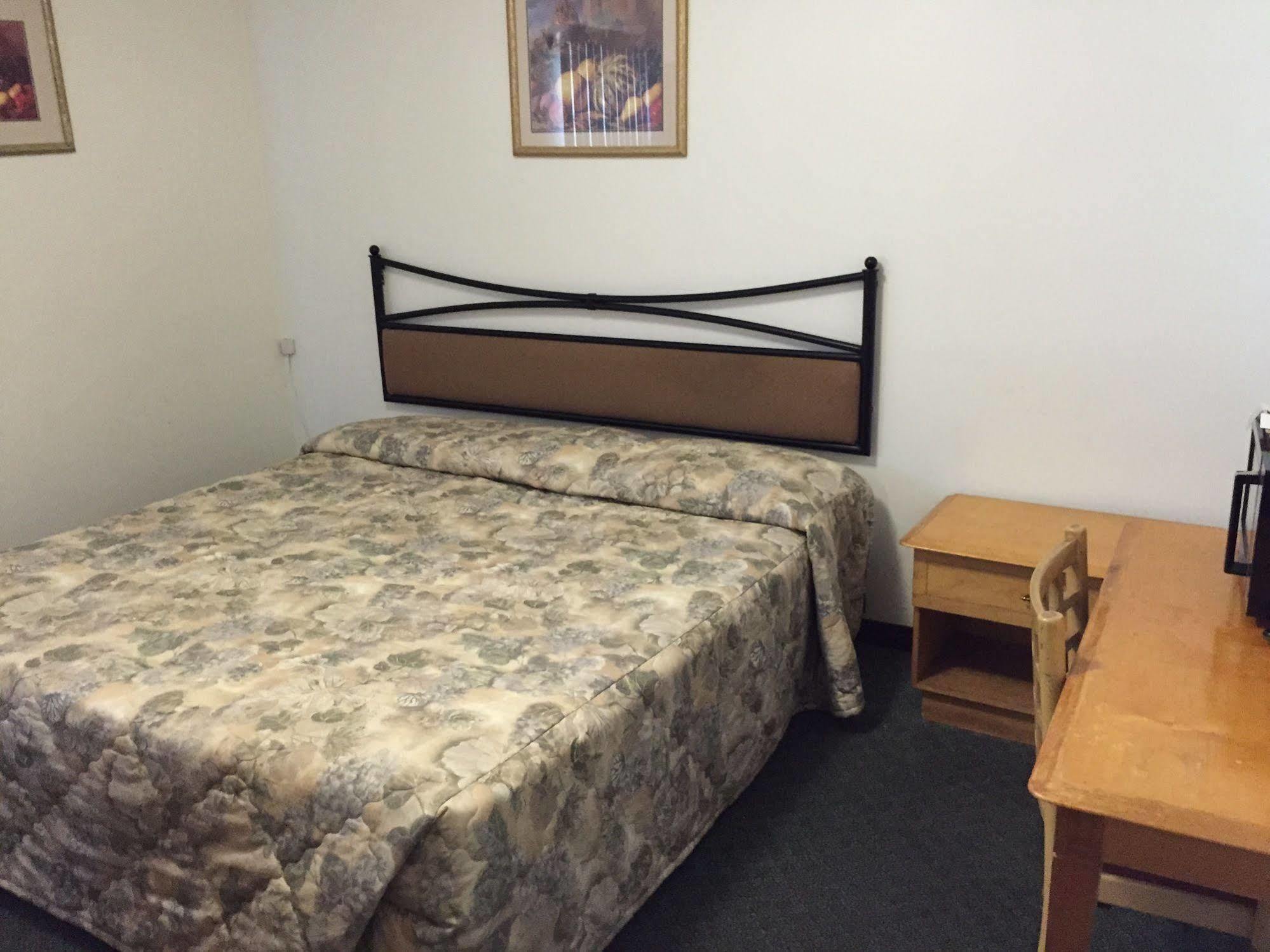 Travel Inn Of 赛百灵 外观 照片